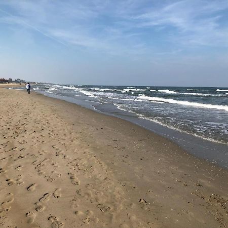 On The Adriatic Beach Tra Venezia Ferrara E Ravenna Sulla Spiaggia Della Riviera Adriatica Llido Degli Estensi Eksteriør bilde