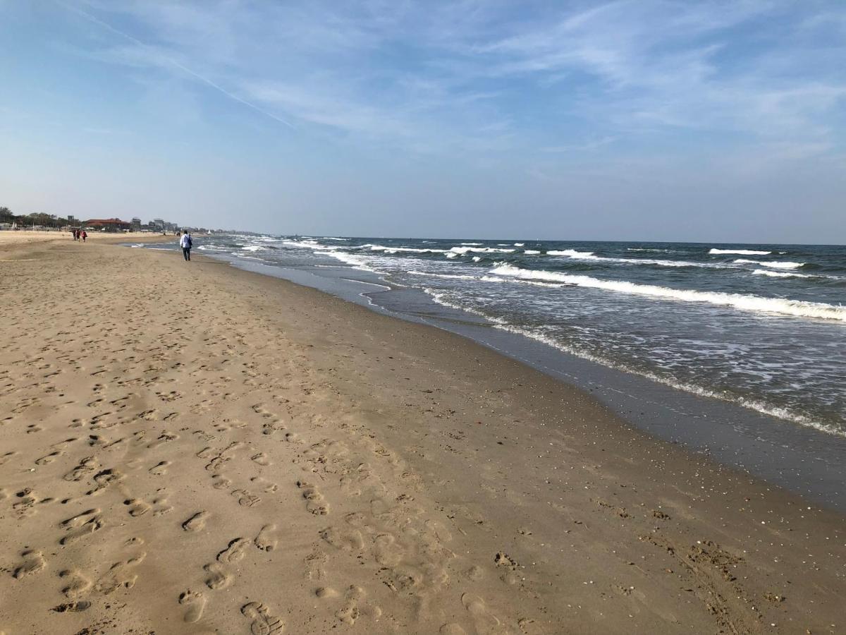 On The Adriatic Beach Tra Venezia Ferrara E Ravenna Sulla Spiaggia Della Riviera Adriatica Llido Degli Estensi Eksteriør bilde